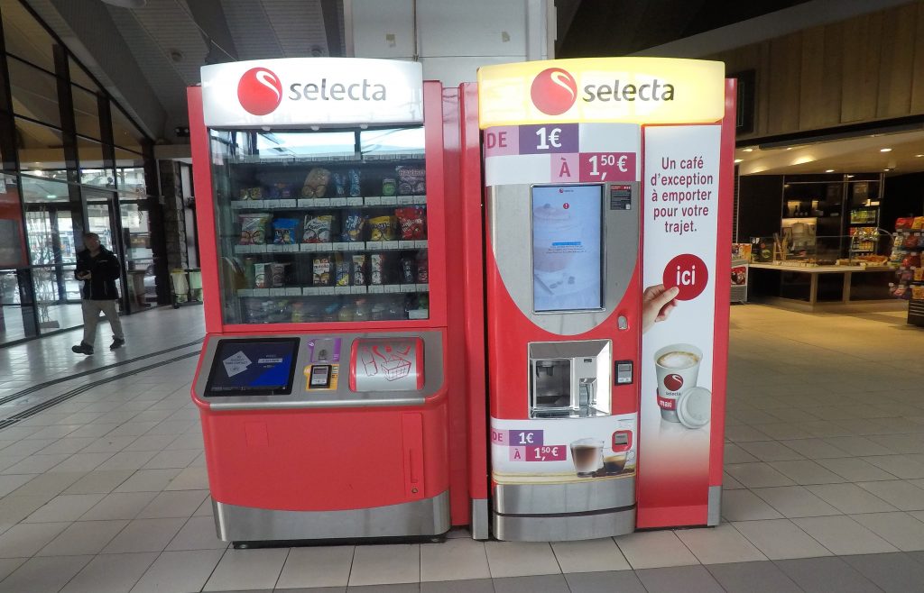 Bourg St Maurice station vending machines