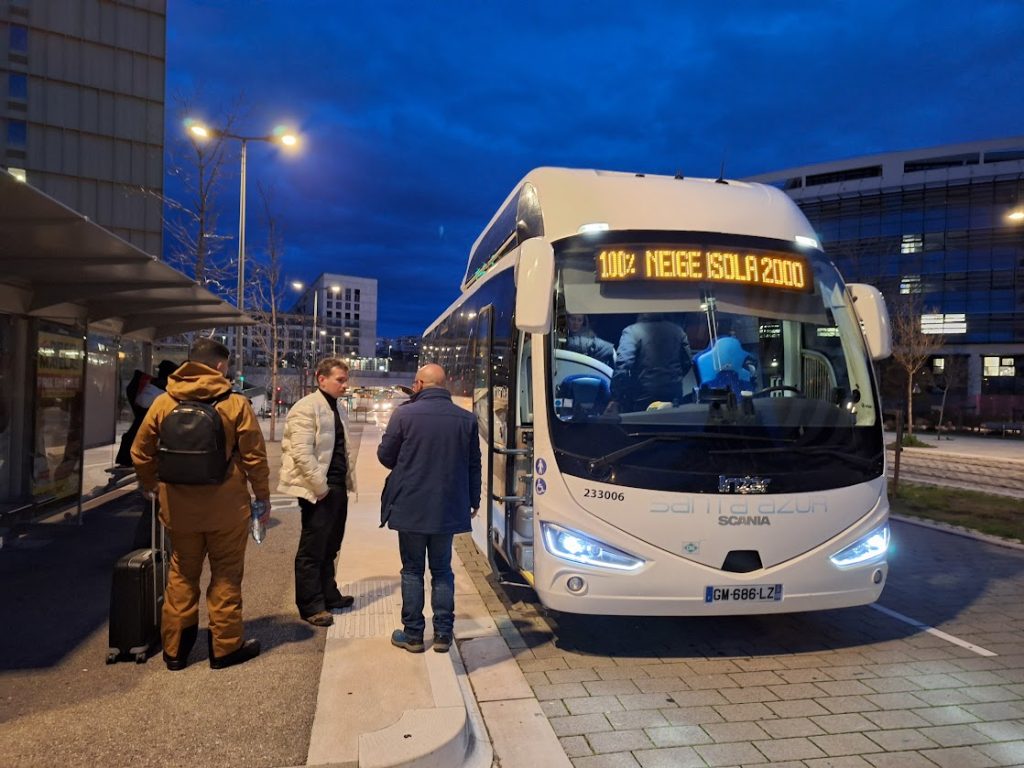 isola 2000 neige 100% bus nice